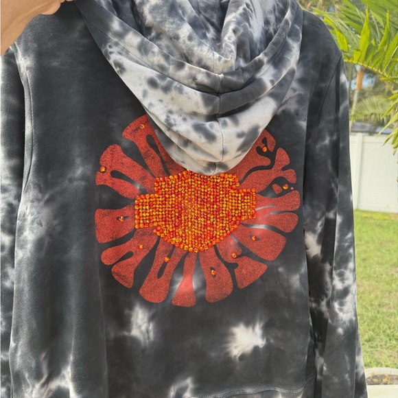 Tie-D - Picture 7 of 9